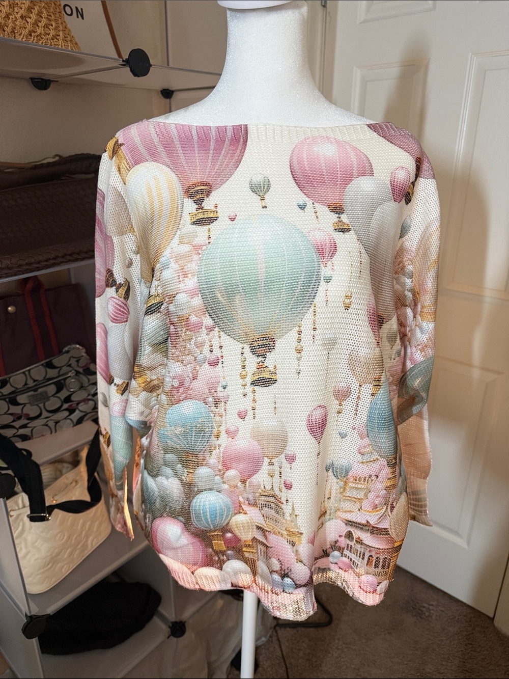 Made in Italy! Off-the-Shoulder Hot Air Balloon Print Sweater Pastel Pink & Blue